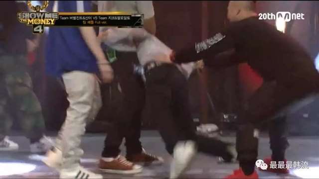 拿照片自慰!咬人下体，性骚扰事件在韩娱圈出现的很频繁