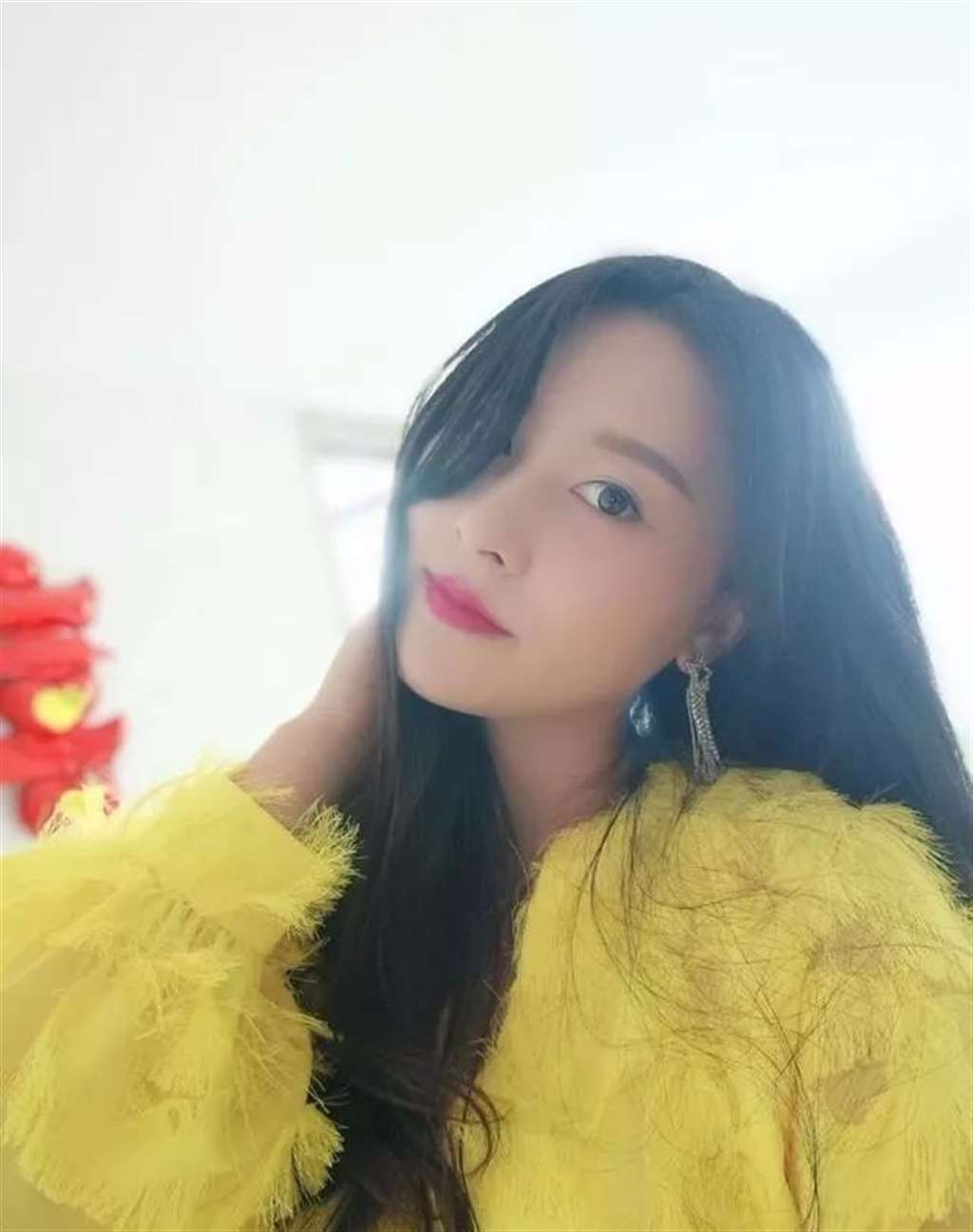 谢孟伟老婆郭姗姗自拍大方的正面照