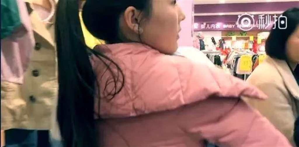 谢孟伟老婆郭姗姗自拍大方的正面照