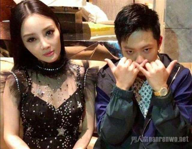 李小璐为什么会看上只要高中学历的PGone，pgone舌头厉害