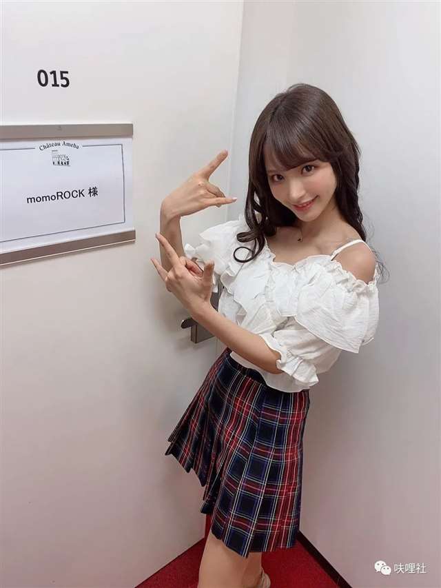 桃乃木香奈、伊藤舞雪和唯井真寻R18片场自拍图集