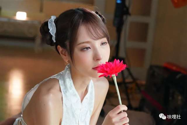 桃乃木香奈、伊藤舞雪和唯井真寻R18片场自拍图集