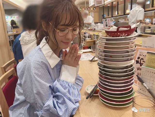 桃乃木香奈、伊藤舞雪和唯井真寻R18片场自拍图集