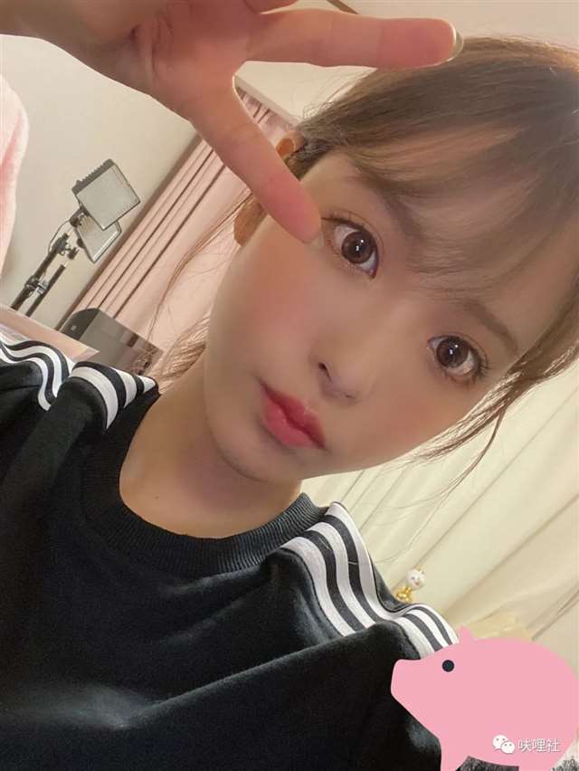 桃乃木香奈、伊藤舞雪和唯井真寻R18片场自拍图集