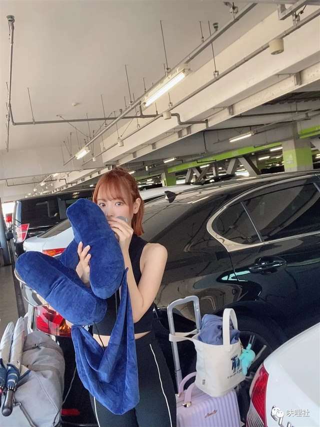 桃乃木香奈、伊藤舞雪和唯井真寻R18片场自拍图集