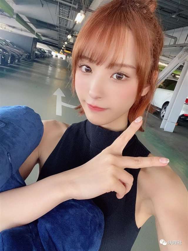 桃乃木香奈、伊藤舞雪和唯井真寻R18片场自拍图集