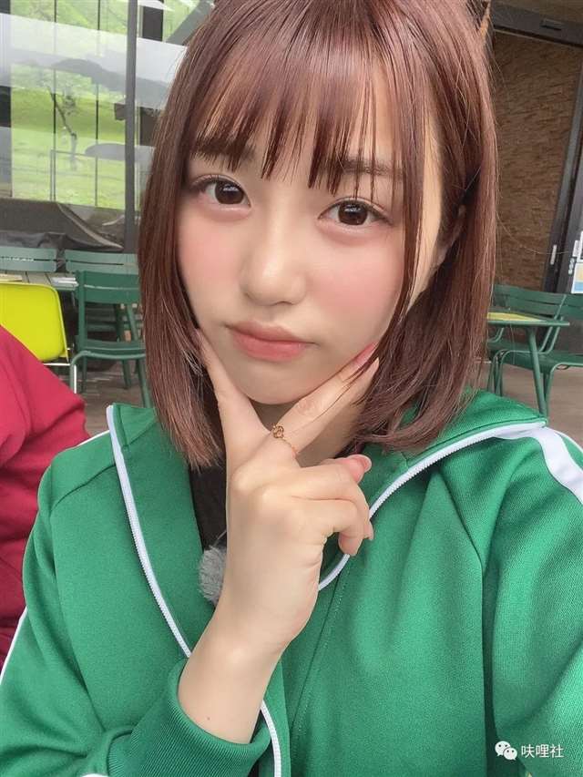 桃乃木香奈、伊藤舞雪和唯井真寻R18片场自拍图集