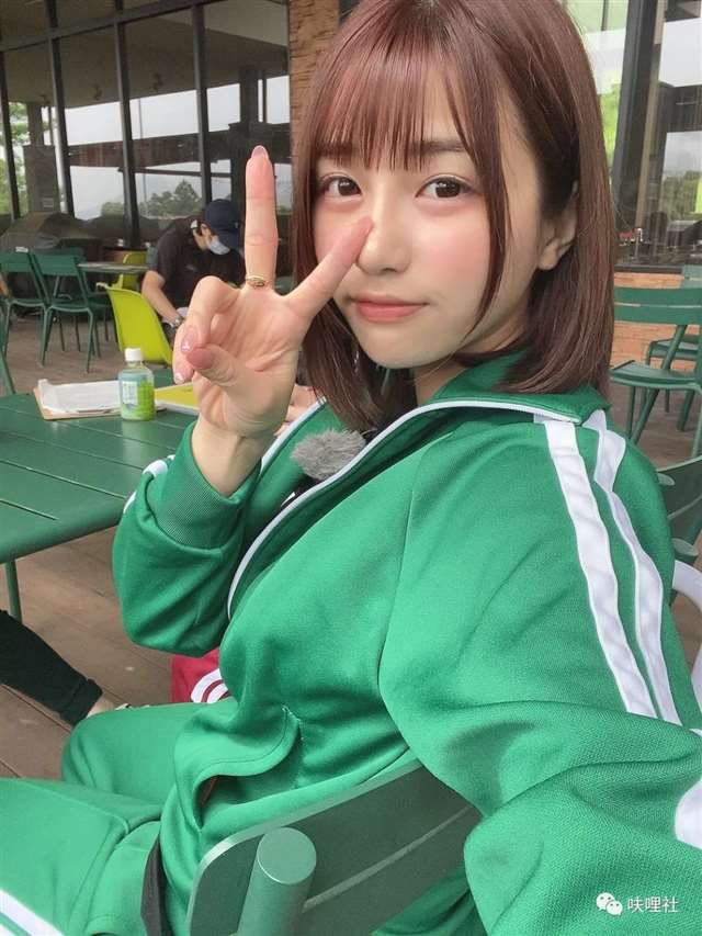 桃乃木香奈、伊藤舞雪和唯井真寻R18片场自拍图集