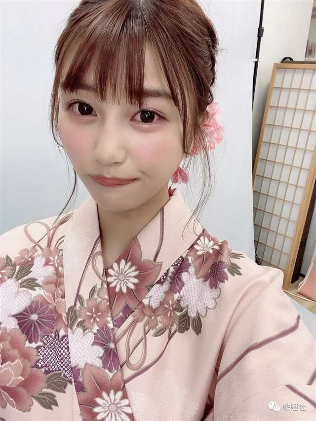 桃乃木香奈、伊藤舞雪和唯井真寻R18片场自拍图集