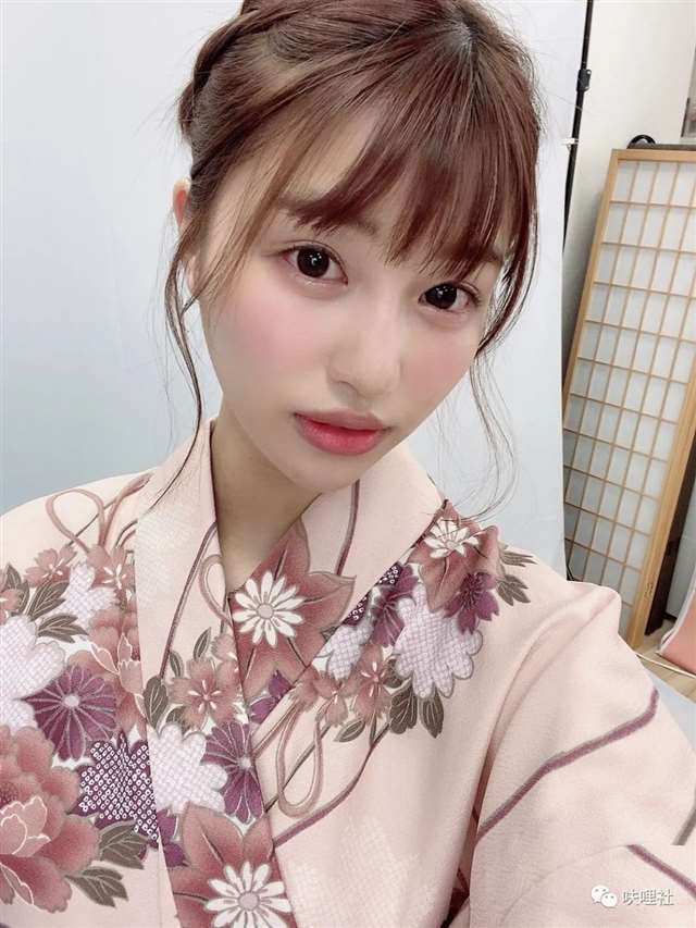 桃乃木香奈、伊藤舞雪和唯井真寻R18片场自拍图集