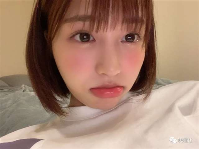 桃乃木香奈、伊藤舞雪和唯井真寻R18片场自拍图集