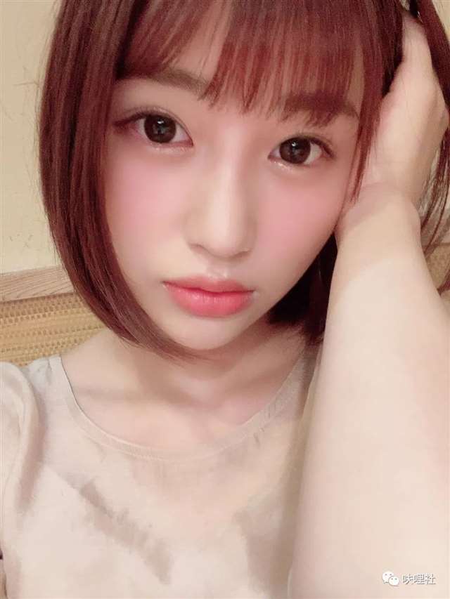 桃乃木香奈、伊藤舞雪和唯井真寻R18片场自拍图集