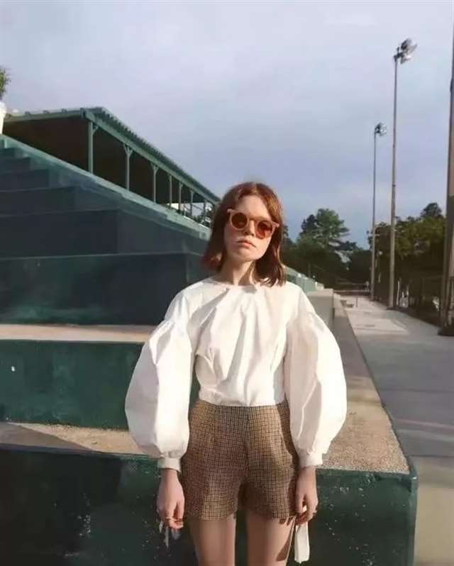 微胖，很多妹子觉得头疼，不知道拿那些肉肉怎么办