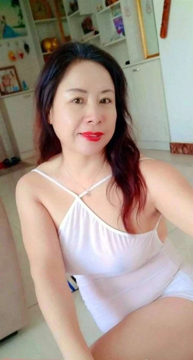 爱上老女人、46岁了依然风韵犹存