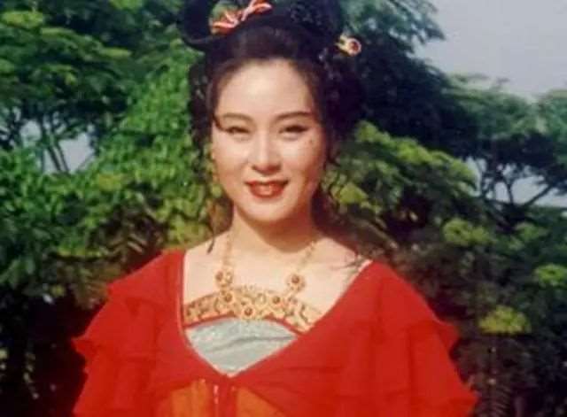 60岁魏秋桦依然风韵犹存，至今未婚