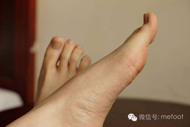 修长的美腿,白嫩的玉足