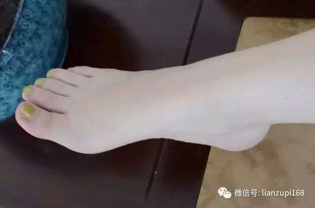 高清美足恋 修长的脚趾不断挑动你的心弦