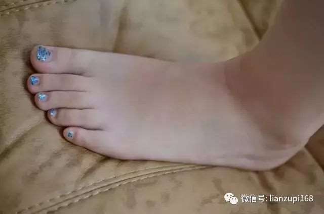 高清美足恋 修长的脚趾不断挑动你的心弦