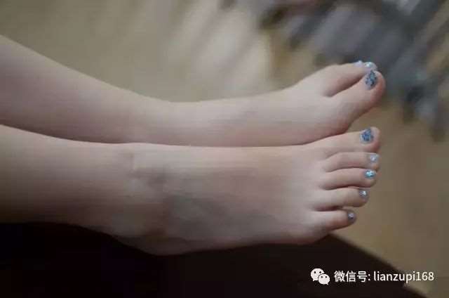 高清美足恋 修长的脚趾不断挑动你的心弦