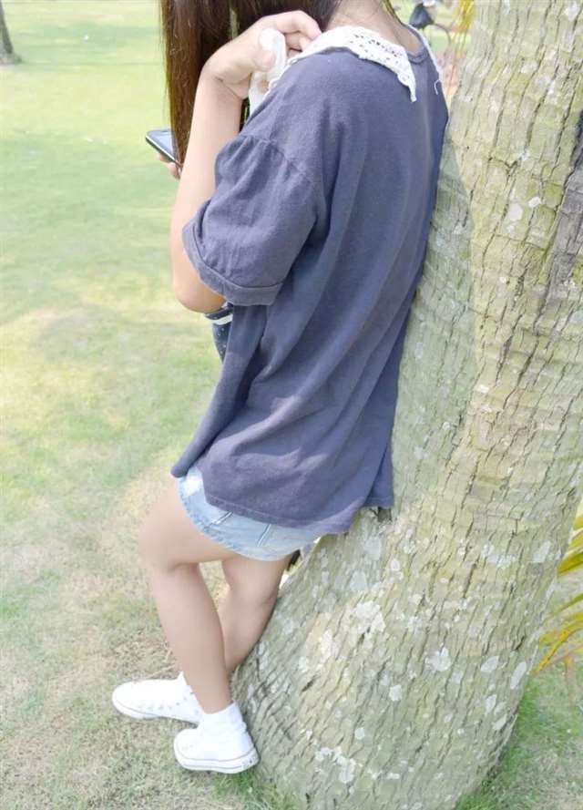 船袜的妹妹 一点一点露出给你看,我粉色的袜袜和白嫩的足