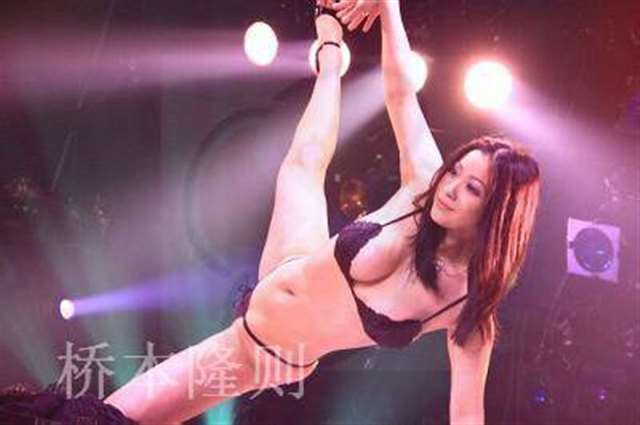 无下装十点后舞蹈视频全身赤果果!