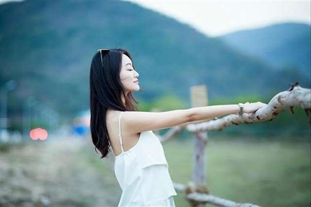 喜欢年龄大的女人,自己已经控制不住自己了