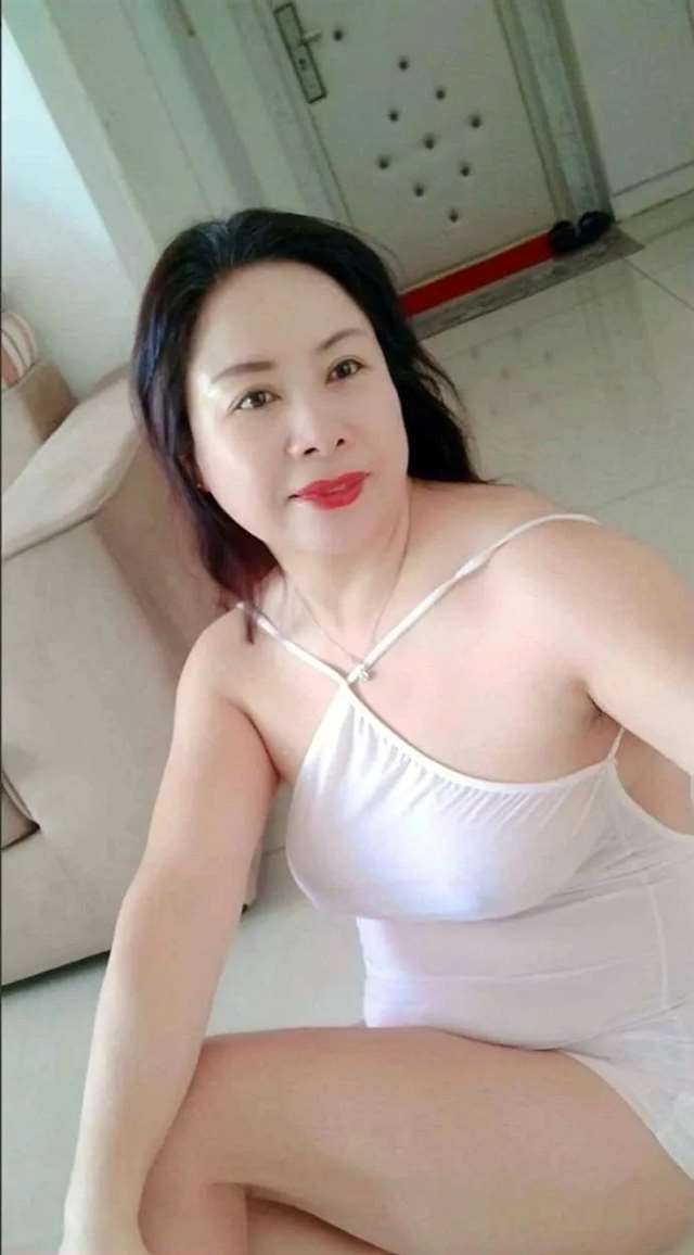 风韵犹存的中年女人、50岁了依然风韵犹存