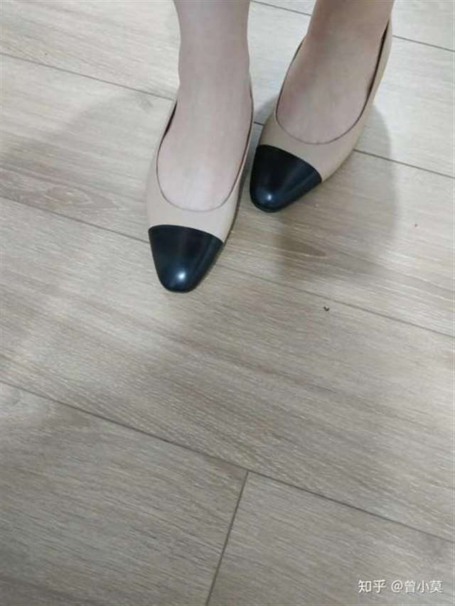 脚控福利美熟妇的臭丝脚