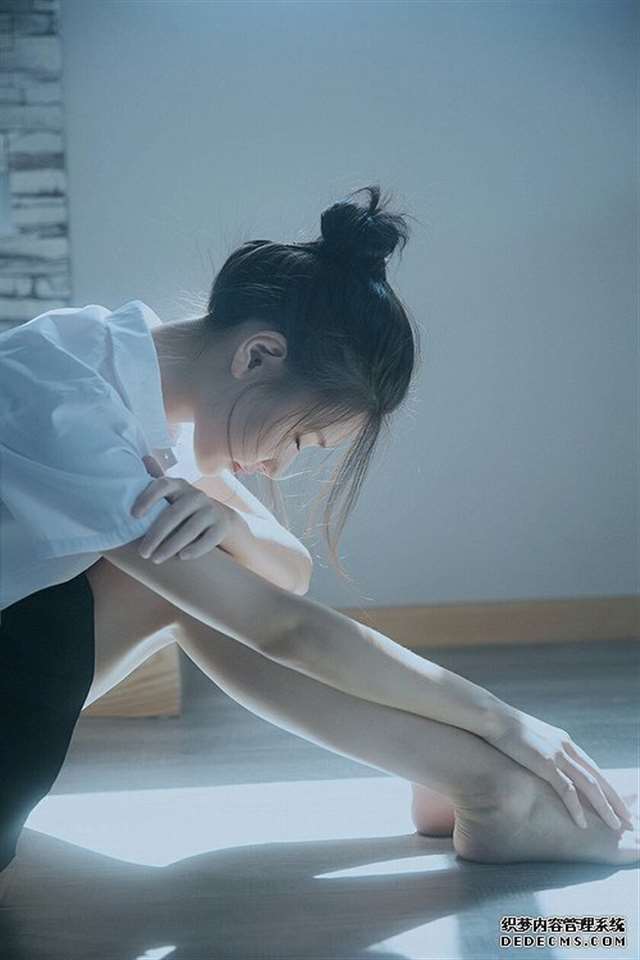 两个丫头稚嫩紧窄小说 被各种工具调教花蒂