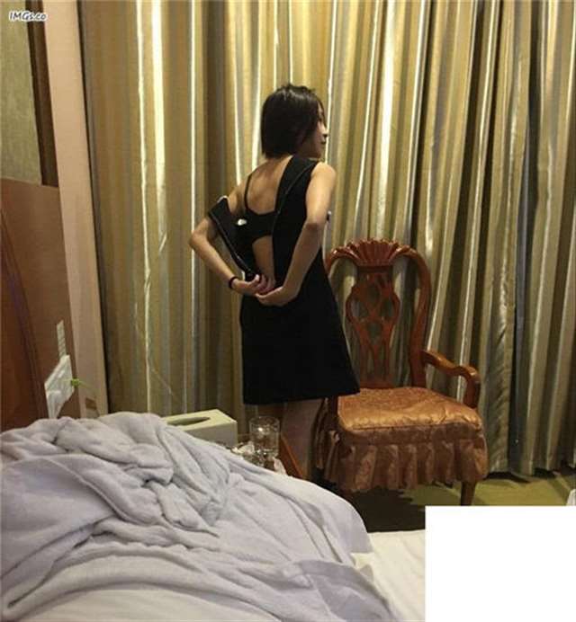 网友自拍 &gt; 与小情人酒店享受性爱【23p】    
