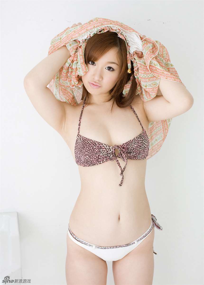 童颜美女丰盈身材玉体横陈