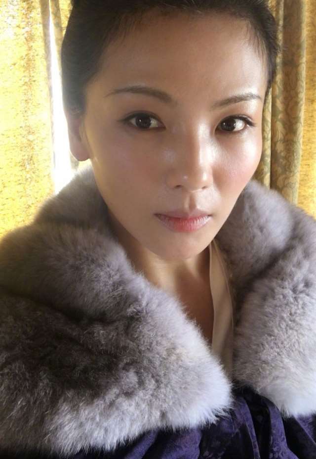 40岁刘涛平胸照泄露,素颜无神皮肤暗黄,网友:人妻不易