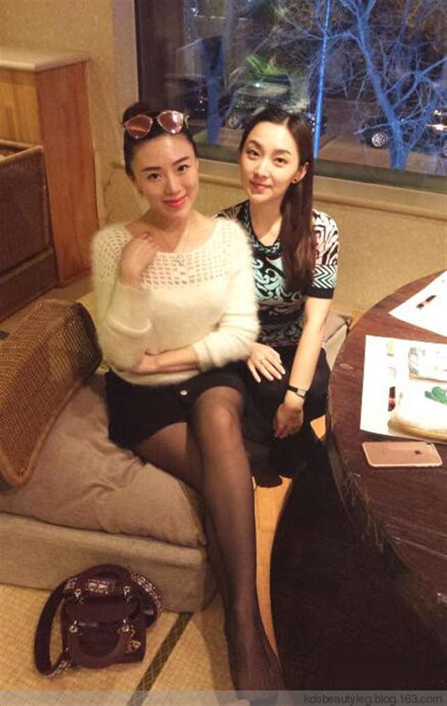 穿包臀裙丝袜高跟的极品美少妇套图(17p) - 美女套图视频大本营 - kds