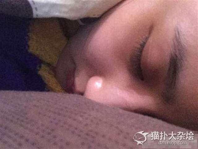 厕所门女星宣告单身 晒病容照叹没人陪