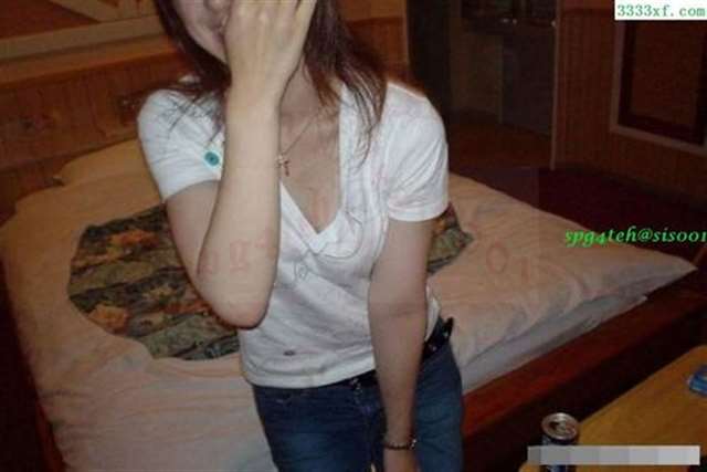 【笨郎水印贴】与风骚人妻女同事宾馆喝酒后偷偷打一炮