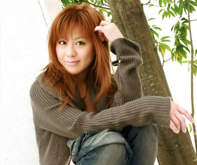 p出道的专属av女优.爱泽比奈也被直译成爱泽雏,是2006年夏天h.m.