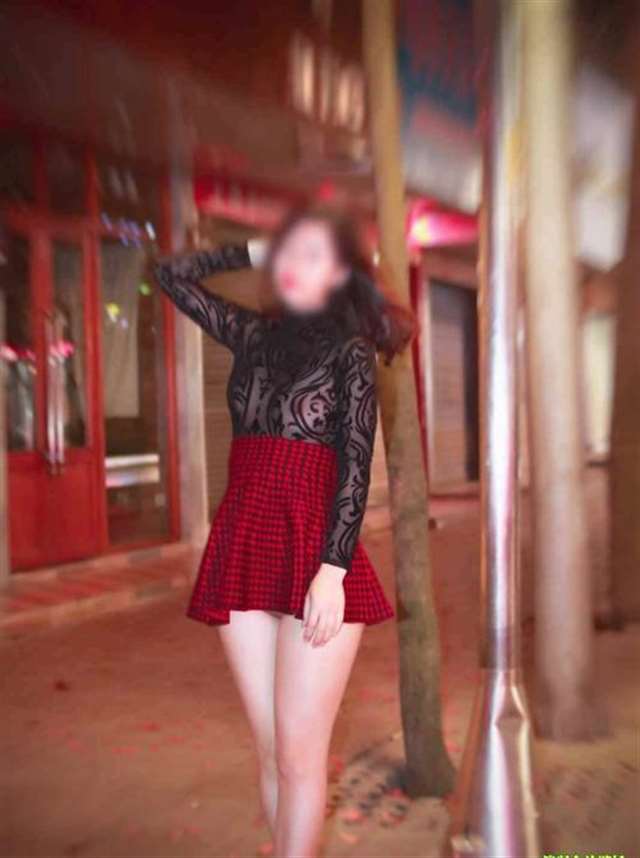 爱露出的人妻身材不错,裸的恰到好处[25p]