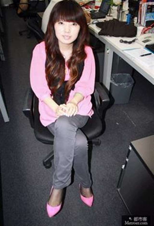 白领办公室自拍成风尚