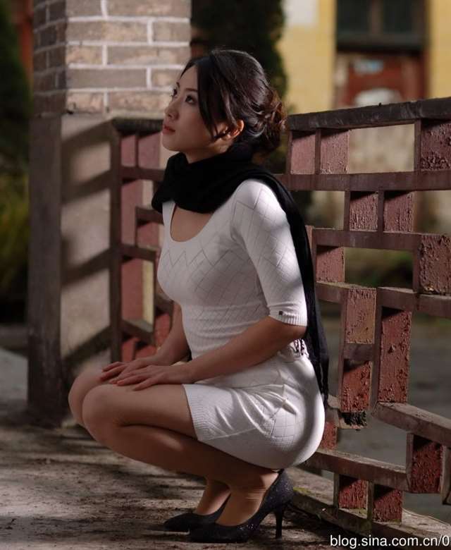 高跟白腿少妇真性感 家中人妻写真