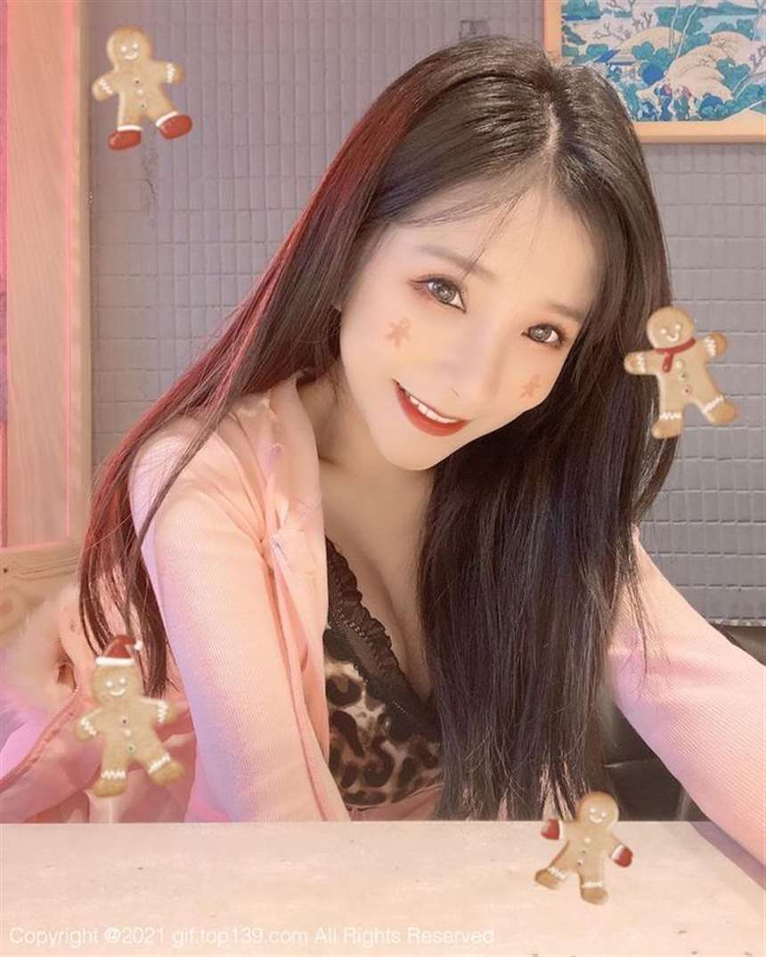 美女「糖糖」丰满身材真是太显眼了