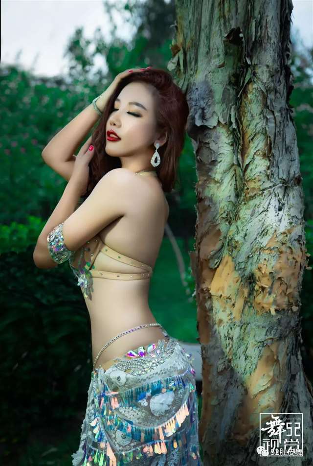 跳肚皮舞的女人,60岁美过冰冰,70岁碾压少女!