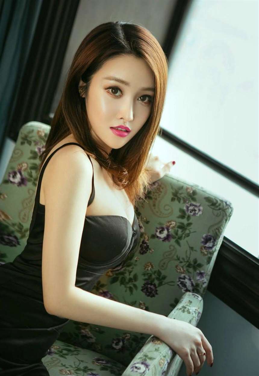 巨乳少妇大胆激情前凸后翘性感妩媚撩人写真