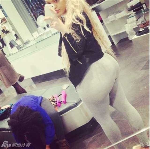 巴克利女儿爆乳巨臀 网友:继承了大屁股的优良传统