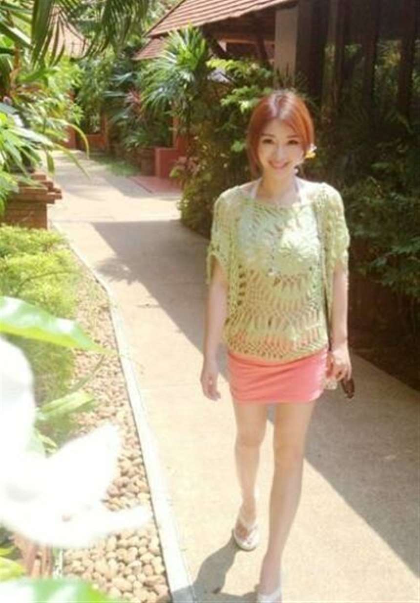 柳岩傲人双峰艳压性感女神 海量爆乳美腿照曝光(组图)