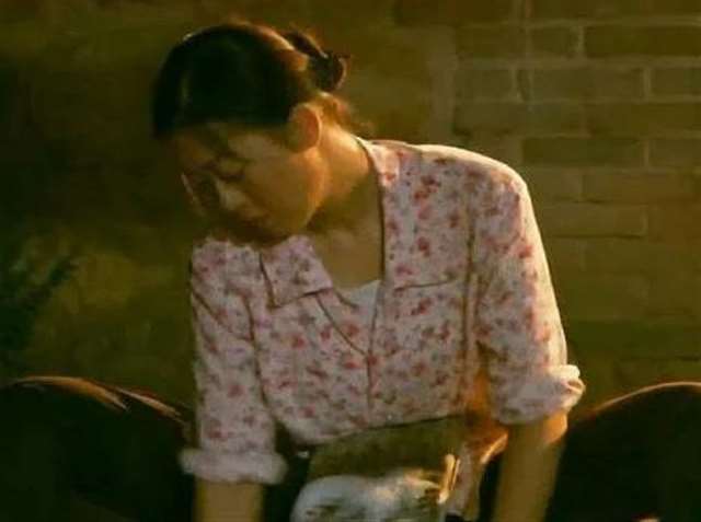 寡妇没能守住墙,这部电影直面人性,撕开了再婚女人难言的痛