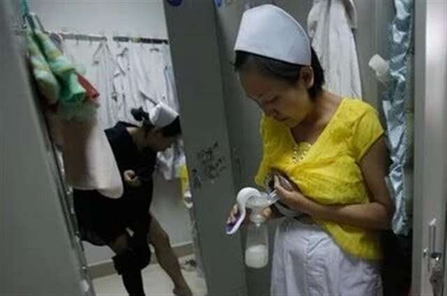 看完这组真实的喂奶照片,我哭了,为天下所有的妈妈点赞