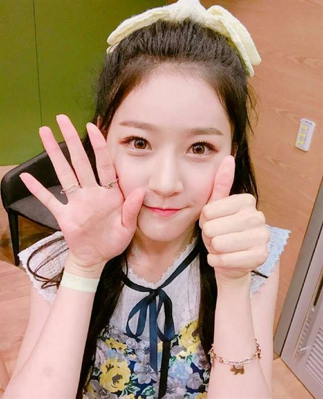 邻家女孩大奶美女睡衣大胆丰满人体诱惑写真