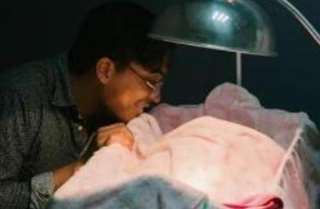 男子发现干女儿和自己太相似偷摸做亲子鉴定结果傻眼了