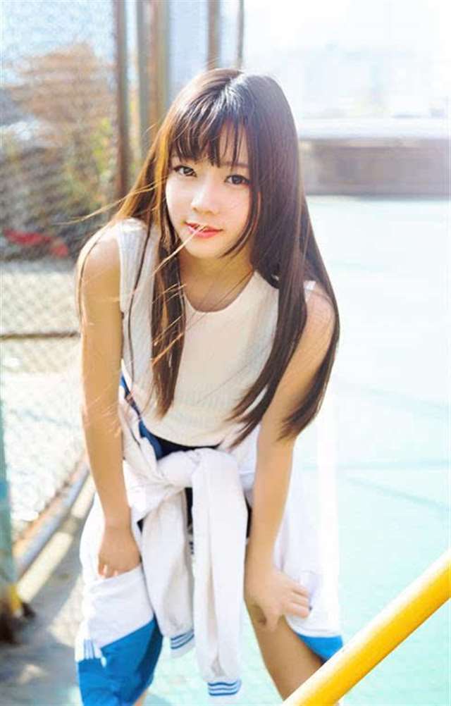 90后清纯校花生活写真 蓝白校服篮球场小清新诱惑