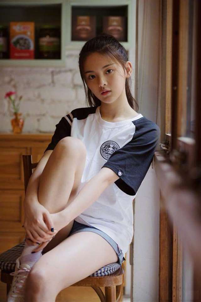 杨超越校服照就是校园剧里清纯可爱的校花 网友:这个